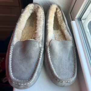 UGG Ansley Slip-On Moccasin Slippers in Light Gray - Size 8